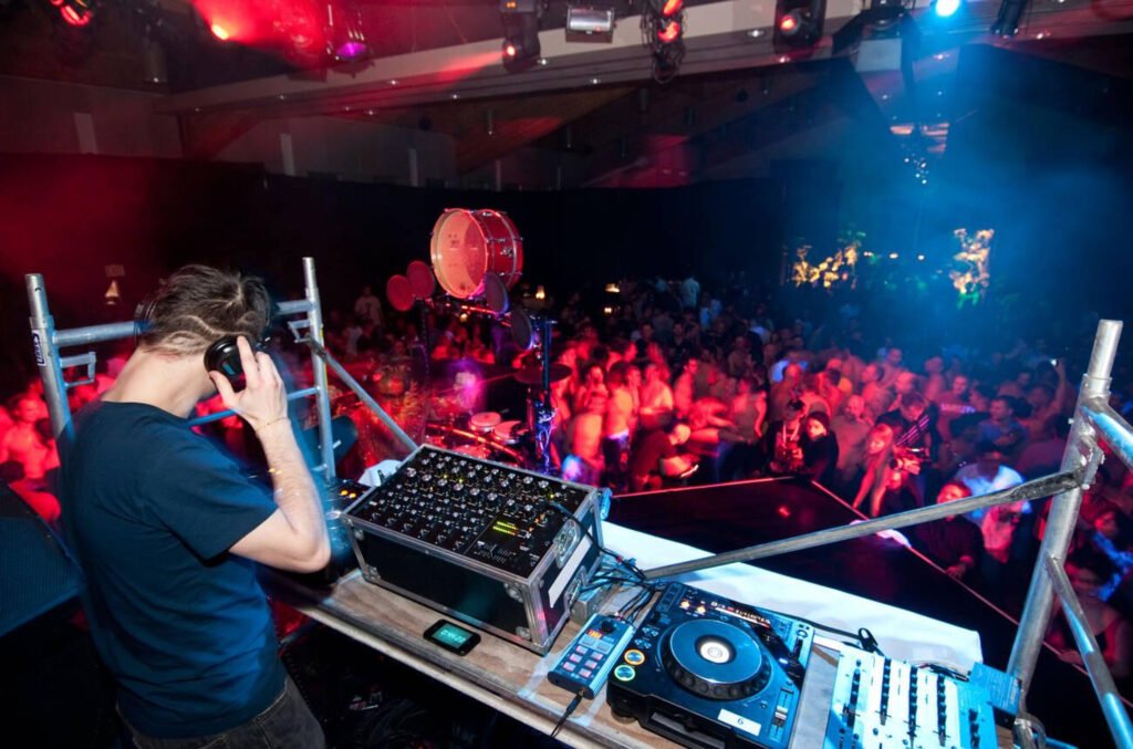 The luxury nightclub in Dubai offers an elegant venue with a DJ and dancing patrons.